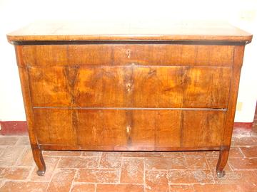 Cassettone in piuma di noce, fine Ottocento