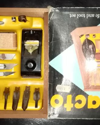 Materiale e attrezzi vari per lavori domestici