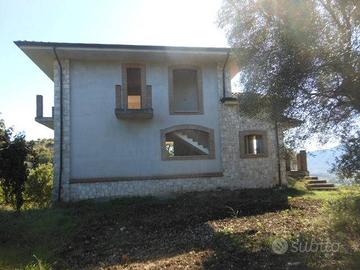 Villa di 350 m² con più di 5 locali e box auto dop