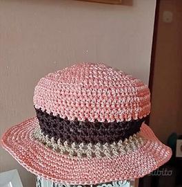 Cappellino uncinetto realizzato a mano