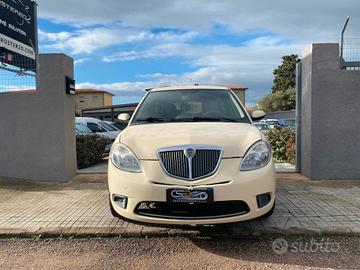 Lancia YPSILON NEOPATENTATI - BENZINA