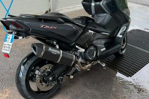 TMAX 530  DX     -2017-    -21.000 km-