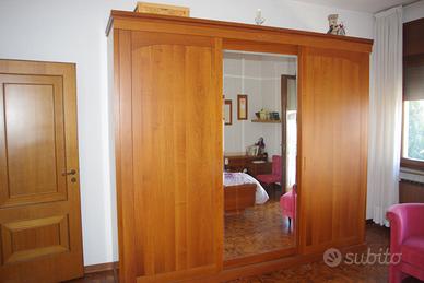 Camera matrimoniale in legno pregiato