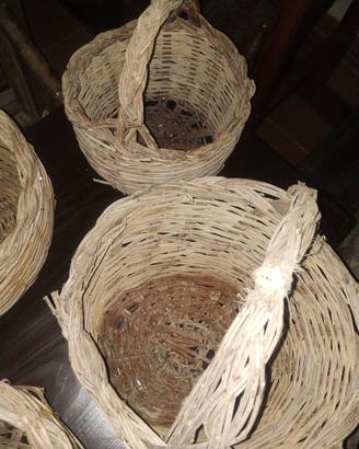 Panieri intrecciati a mano vintage 