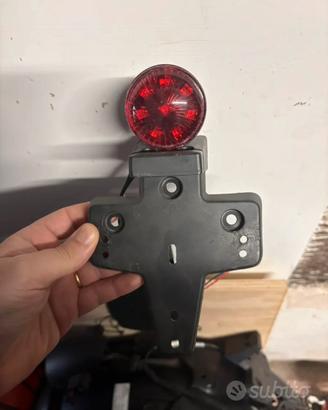 Porta targa con luce e stop