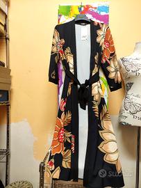 Elegante spolverino kimono con una stampa floreale