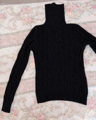 Maglione nero a trecce aderente 