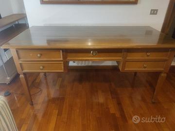 Prestigiosa scrivania scrittoio