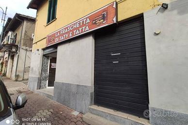 LOCALE COMMMERCIALE A LARIANO.