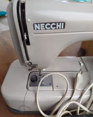 macchina da cucire vintage necchi