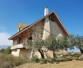 Villa con Terreno con vista panoramica, vicino la