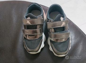 scarpe nere con strappo 27