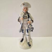 Scultura ceramica violinjsta bianca blu oro