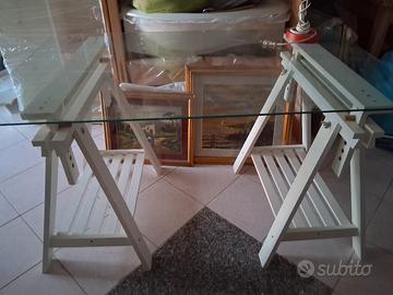scrivania con piedi in legno  ikea , 