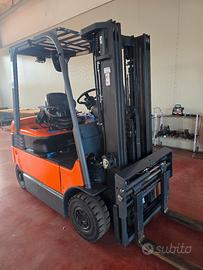 carrello Toyota  25 q 