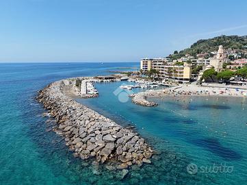 MONOLOCALE A SAN LORENZO AL MARE
