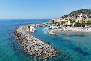 MONOLOCALE A SAN LORENZO AL MARE