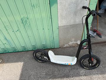 Monopattino Hot Wheels Urban Cross -