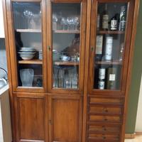 Credenza  in legno massiccio con  vetro