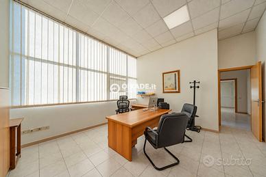 Magazzino + uffici a CAGLIARI