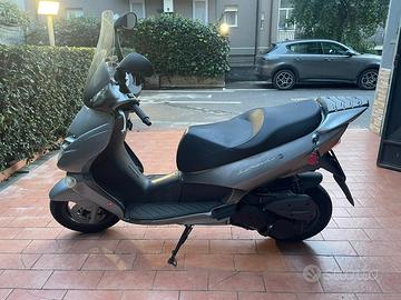 Scooter Leonardo 150