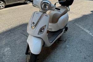 Sym Fiddle iii Scooter 200 euro 4