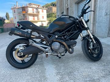 Ducati Monster 696