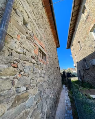Immobile in asta di 254 m² con più di 5 locali a A