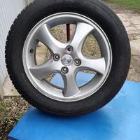 gomme con cerchi in lega