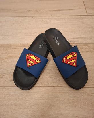 Comode con il logo di Superman