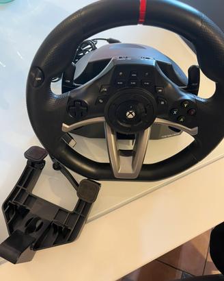 Volante e pedaliera Hori