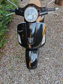 Piaggio Vespa 300 GTS
