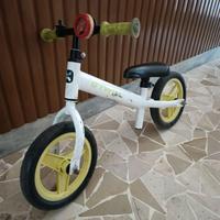 Bicicletta cavalcabile senza pedali B-twin bianca