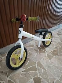 Bicicletta cavalcabile senza pedali B-twin bianca