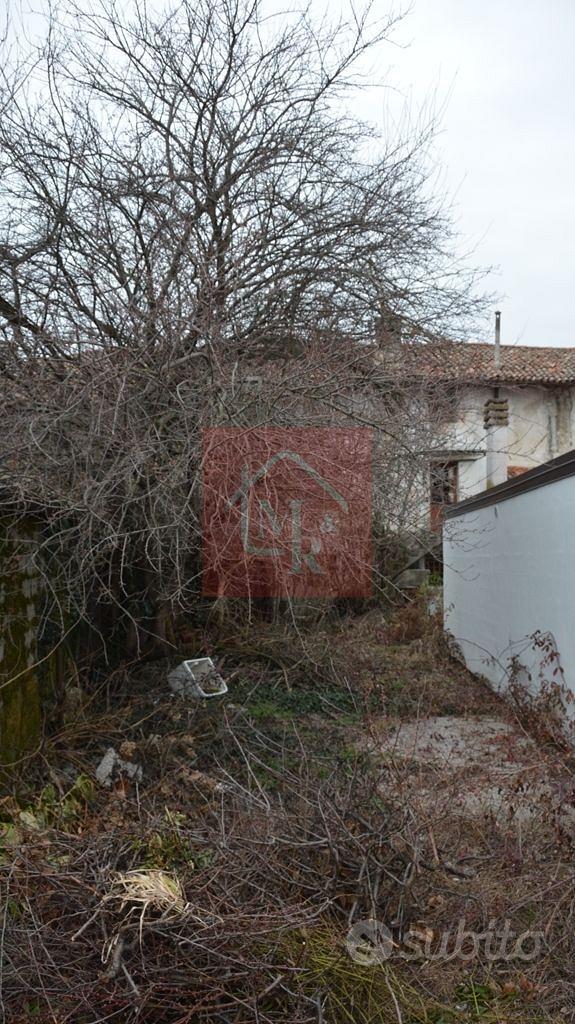 CASA ACCOSTATA centrale completamente da ristruttu - Vista 4
