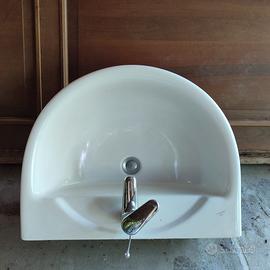Lavabo sospeso Ideal Standard in ceramica bianco