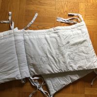 Paracolpi lettino e trapunta coordinata