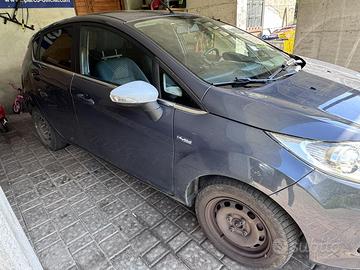Ford Fiesta - funzionante ma da sistemare