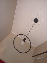 Lampadario moderno nero a cerchio – design minimal