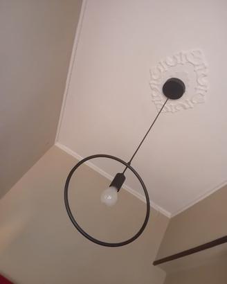 Lampadario moderno nero a cerchio – design minimal