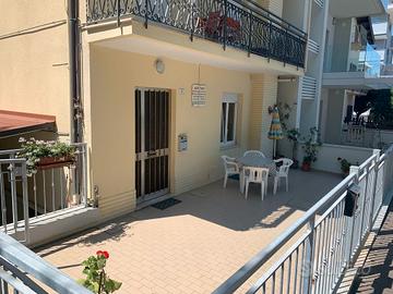 Bilocale estivo 100 mt dal mare max 4 posti letto