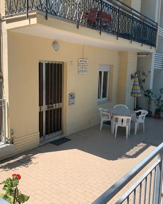 Bilocale estivo 100 mt dal mare max 4 posti letto