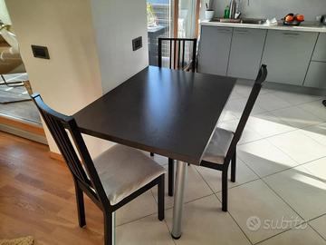 Tavolo con 3 sedie
