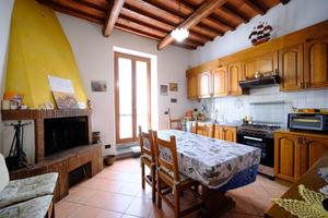Casa indipendente di 83 m² con 4 locali e posto au