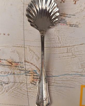 Cucchiaio a conchiglia argento anni 34/44