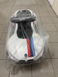 Macchina giocattolo BMW