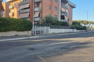 Box / Garage di 27 m² a Roma