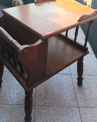 Tavolino portagiornali