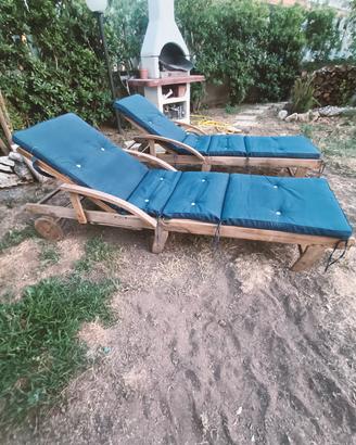 2 LETTINI in legno, sdraio con cuscini . lettino 