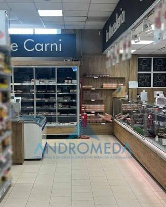 Attività / Licenza di 350 m² con più di 5 locali a